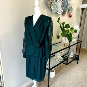 After Dark: Women’s Green Dressy two piece outfit long sleeve, shirr front Sz 14